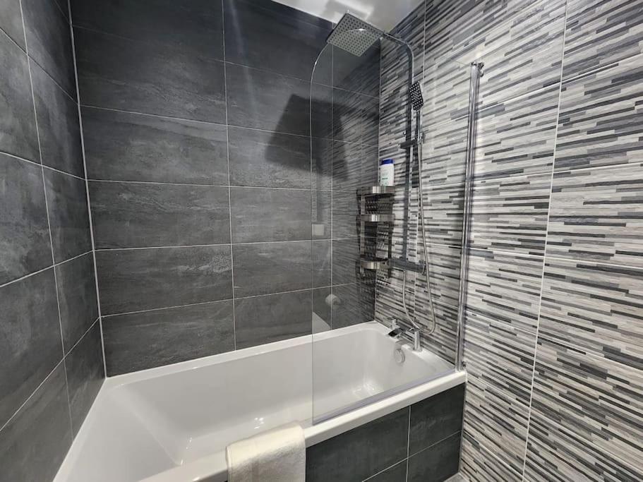Paradigm Court, Modern 2-Bedroom Apartment F2, Oxford Esterno foto